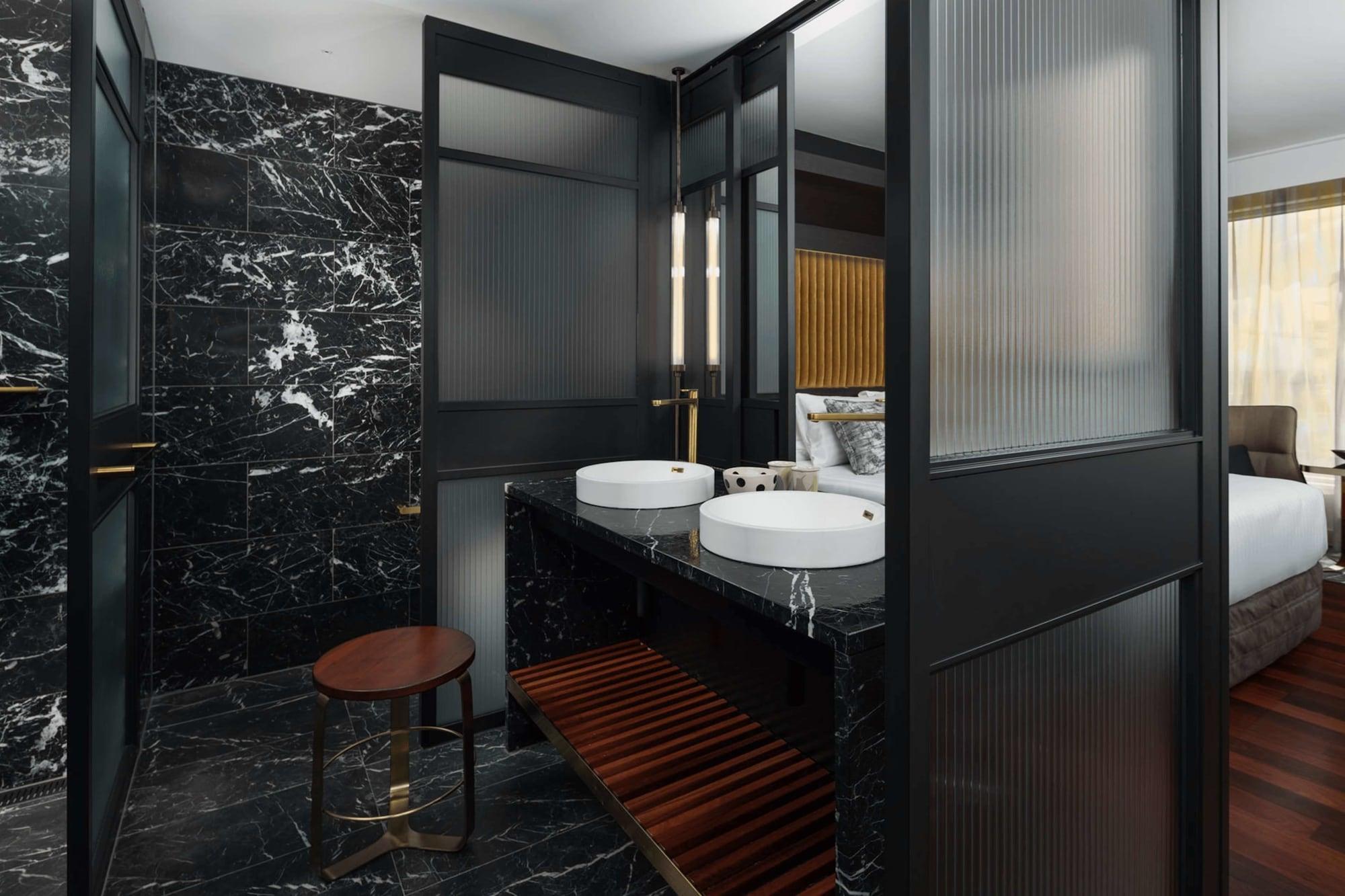 Qt Perth Hotell Exteriör bild Bathroom