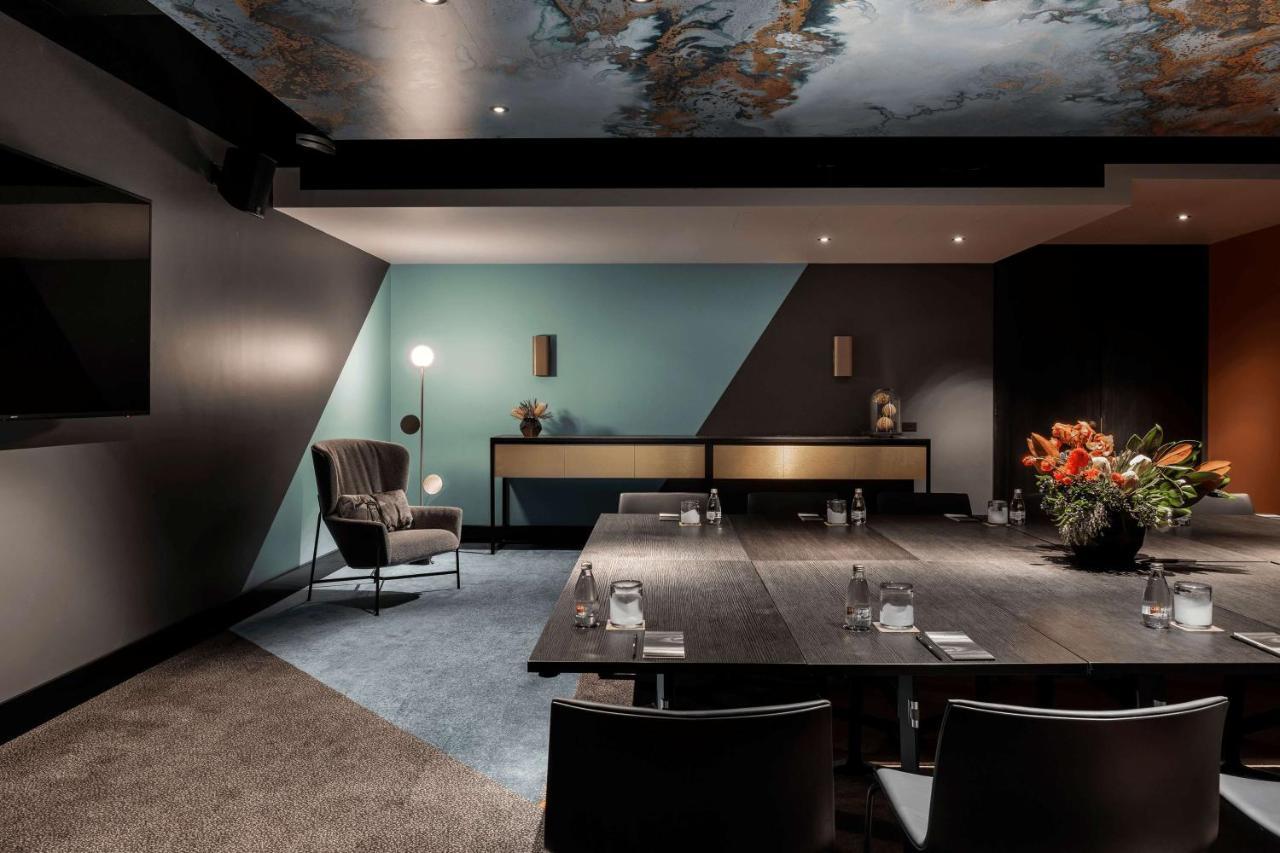 Qt Perth Hotell Exteriör bild The meeting room