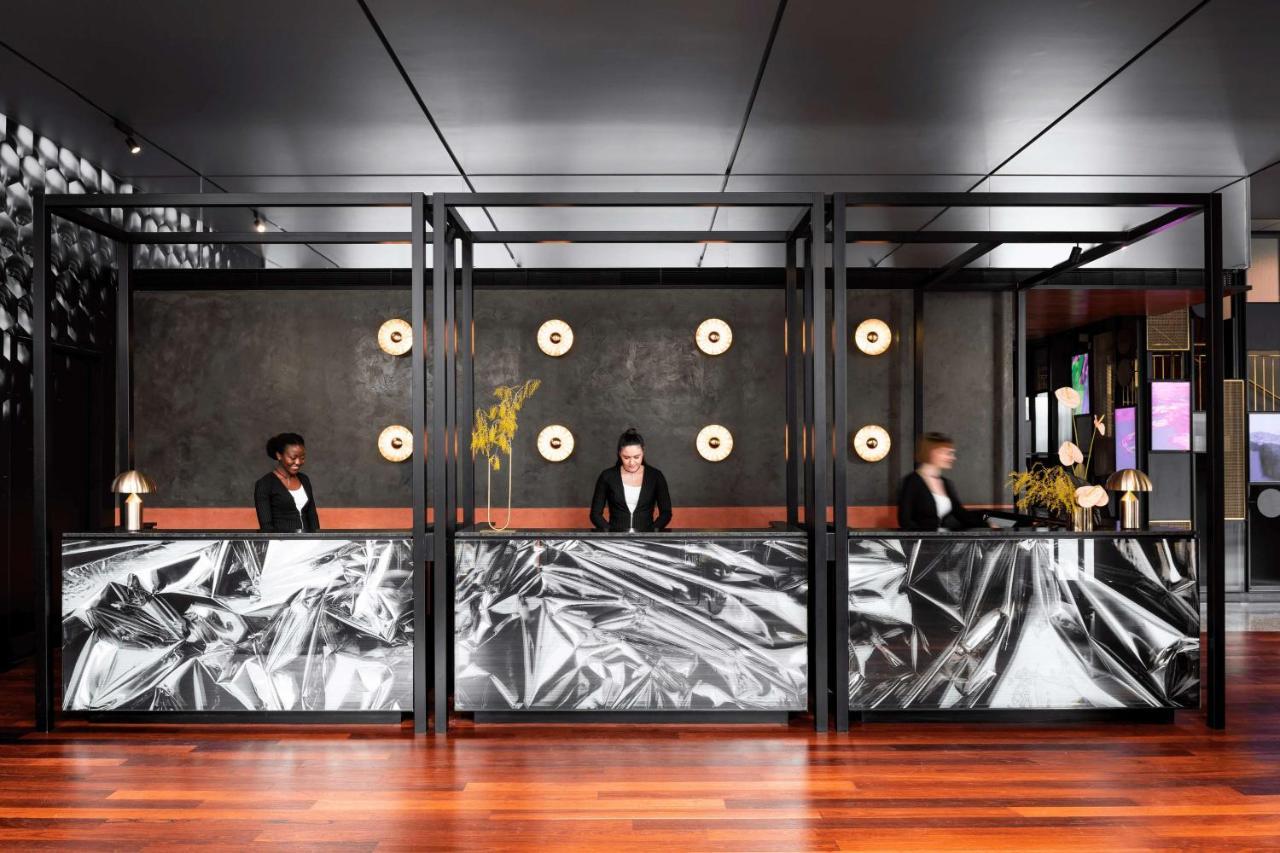Qt Perth Hotell Exteriör bild The lobby of the hotel