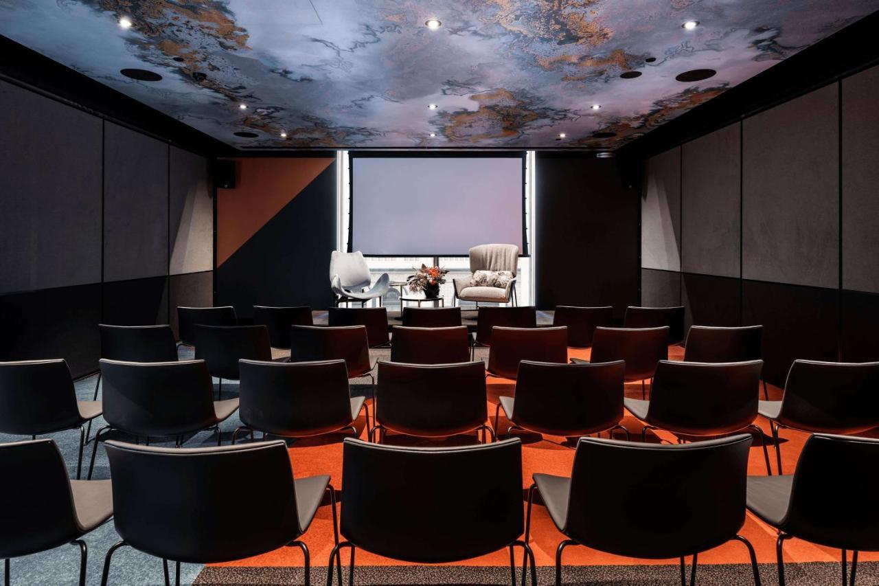 Qt Perth Hotell Exteriör bild The 3D cinema