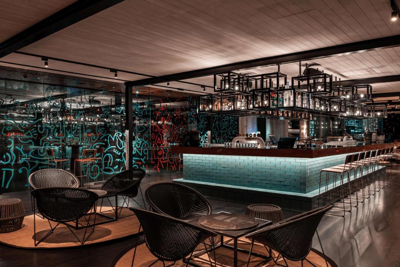 Qt Perth Hotell Exteriör bild The bar at the hotel