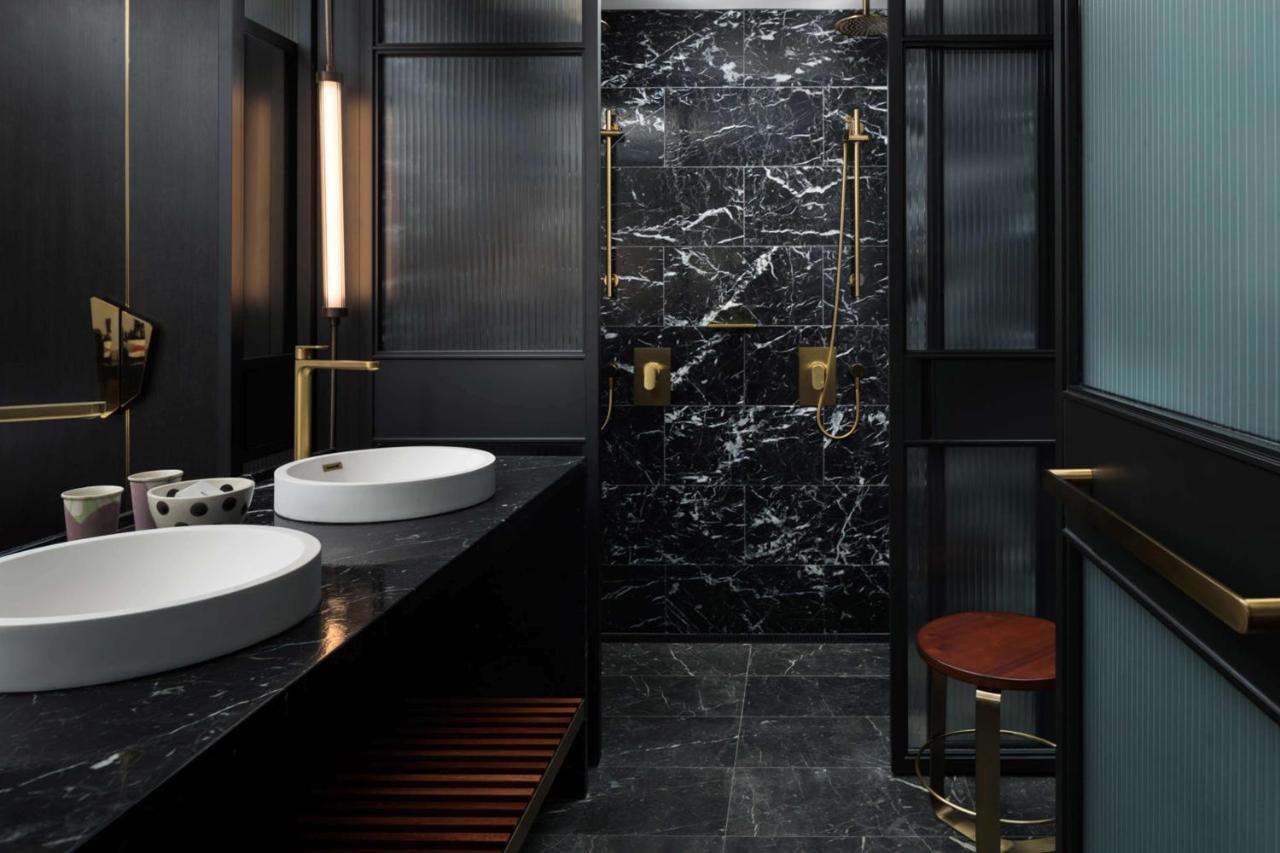 Qt Perth Hotell Exteriör bild Bathroom