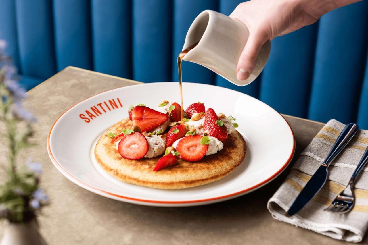 Qt Perth Hotell Exteriör bild Santini breakfast