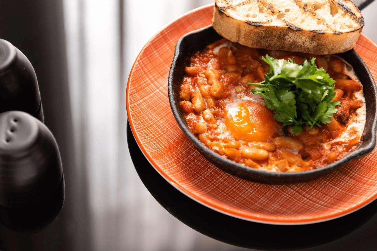 Qt Perth Hotell Exteriör bild Baked beans