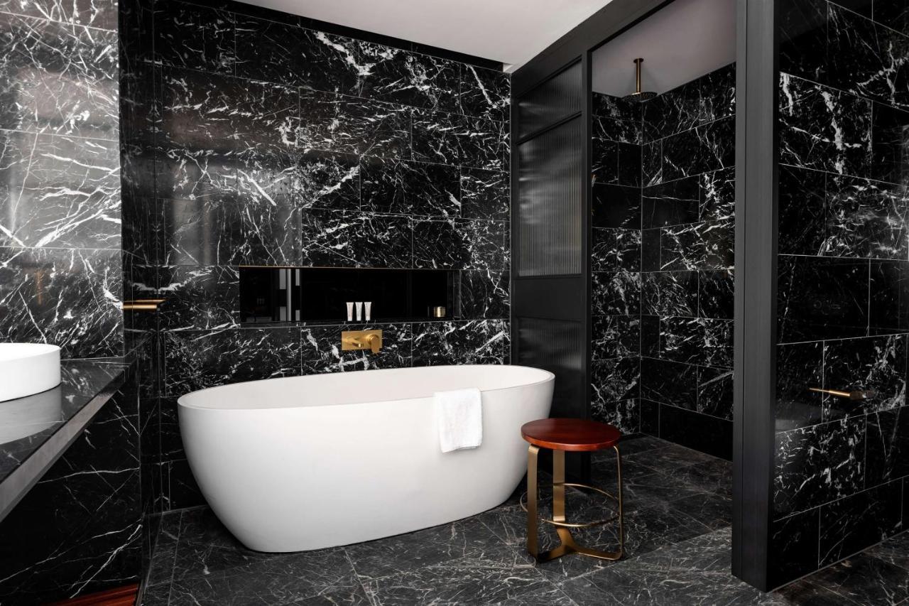 Qt Perth Hotell Exteriör bild Bathroom