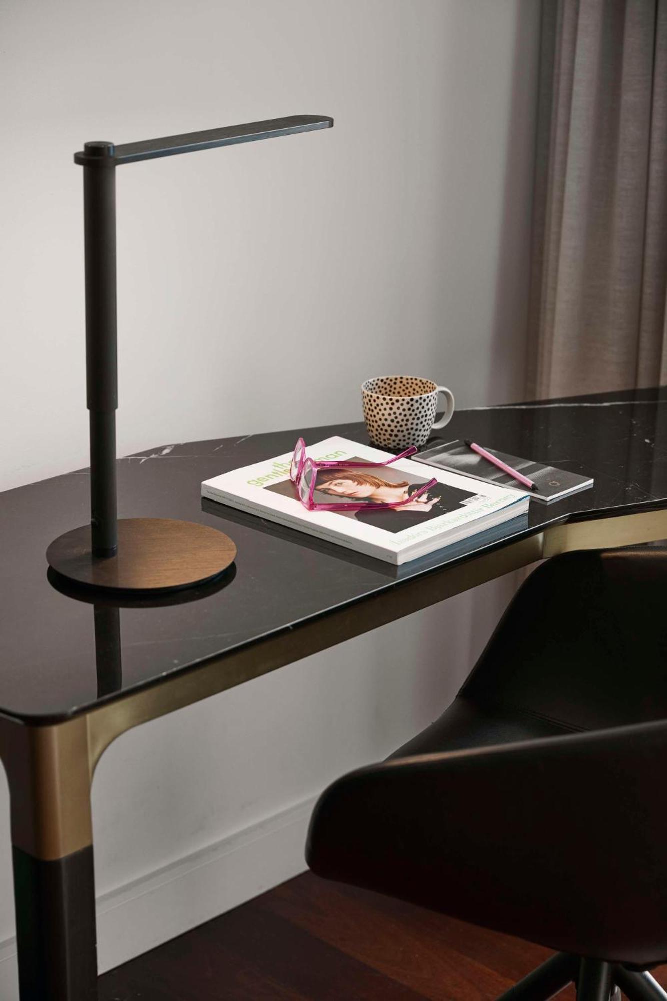 Qt Perth Hotell Exteriör bild A table with a glass top
