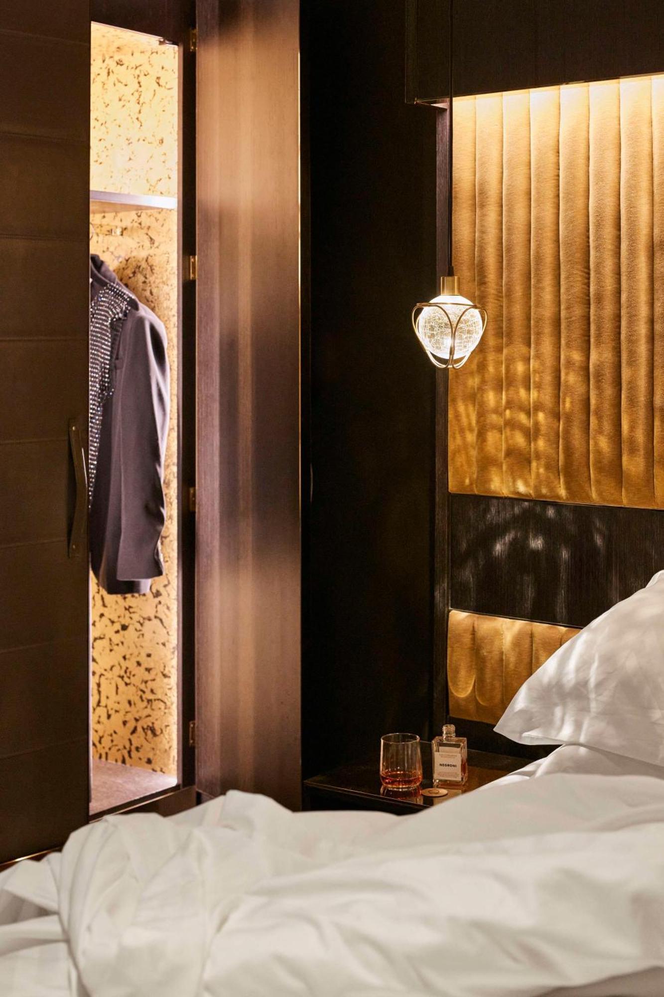 Qt Perth Hotell Exteriör bild A room at the hotel