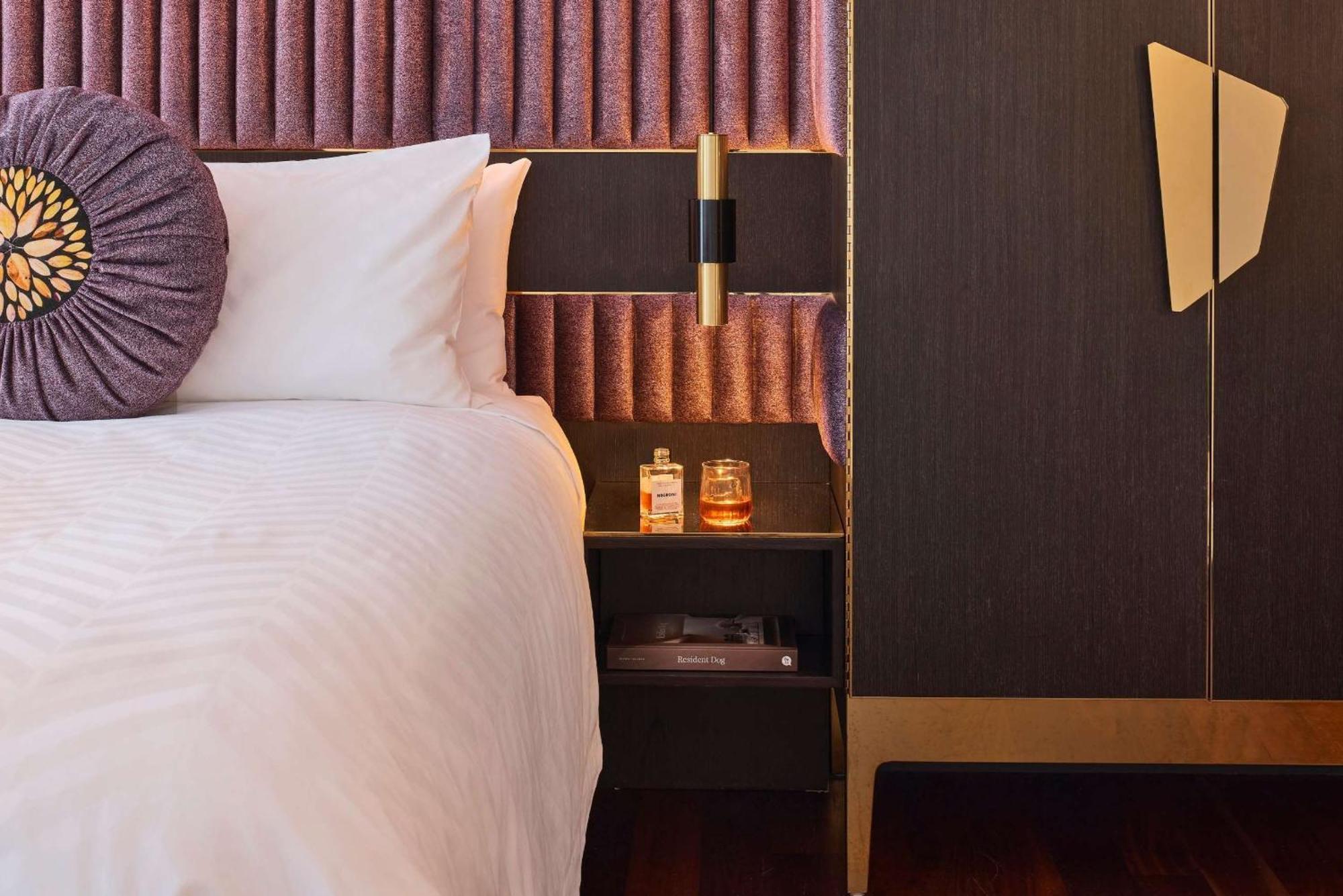 Qt Perth Hotell Exteriör bild A detail of a bedroom at The Ivy Hotel