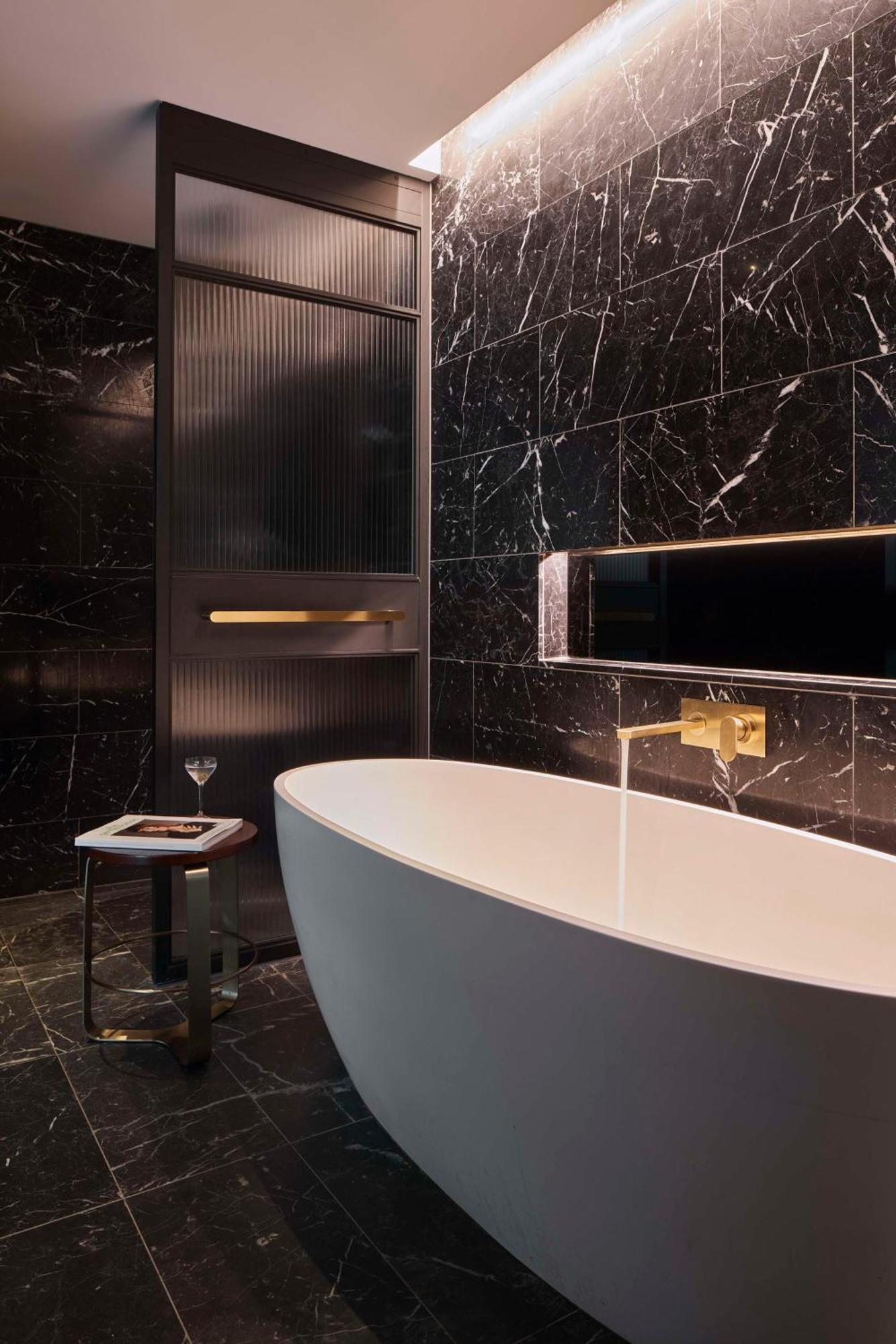 Qt Perth Hotell Exteriör bild Bathroom